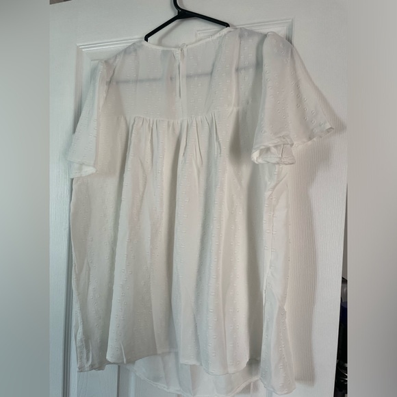 White blouse with detail - Picture 2 of 3